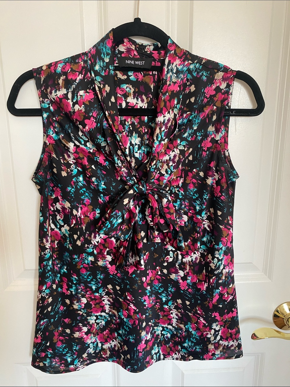 Nine West Black Floral Tie-front Sleeveless Top